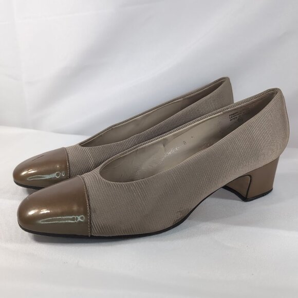 Etienne Aigner Kitten Heels Brown Tan Ribbed Taupe 8 Leather Italy Women Vintage - Picture 1 of 16